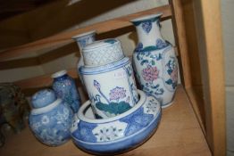 Mixed Lot: Various modern Chinese vases