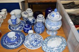 Mixed Lot: Various blue and white ceramics to include a range of ginger jars