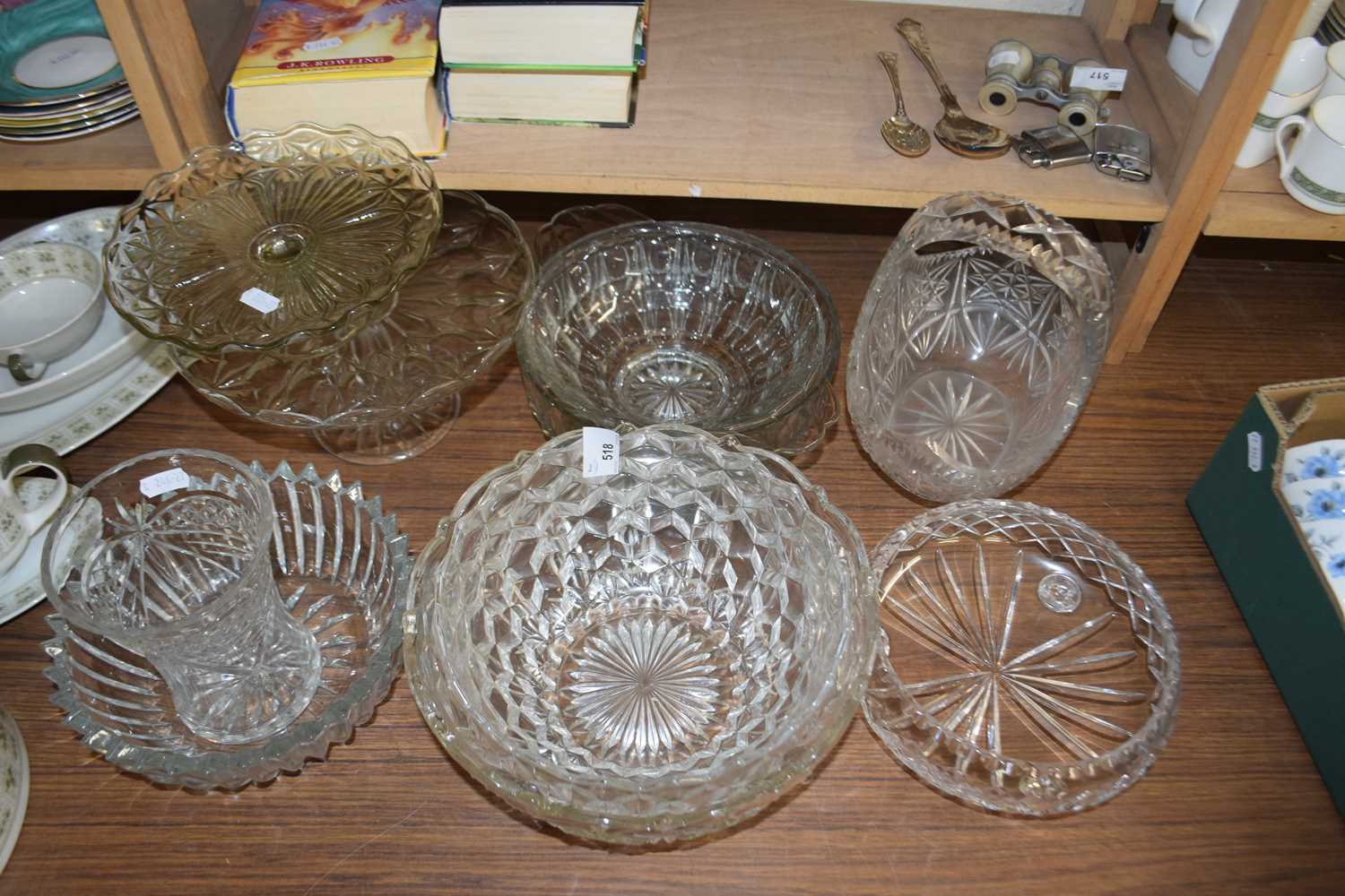 Mixed Lot: Various assorted glass bowls