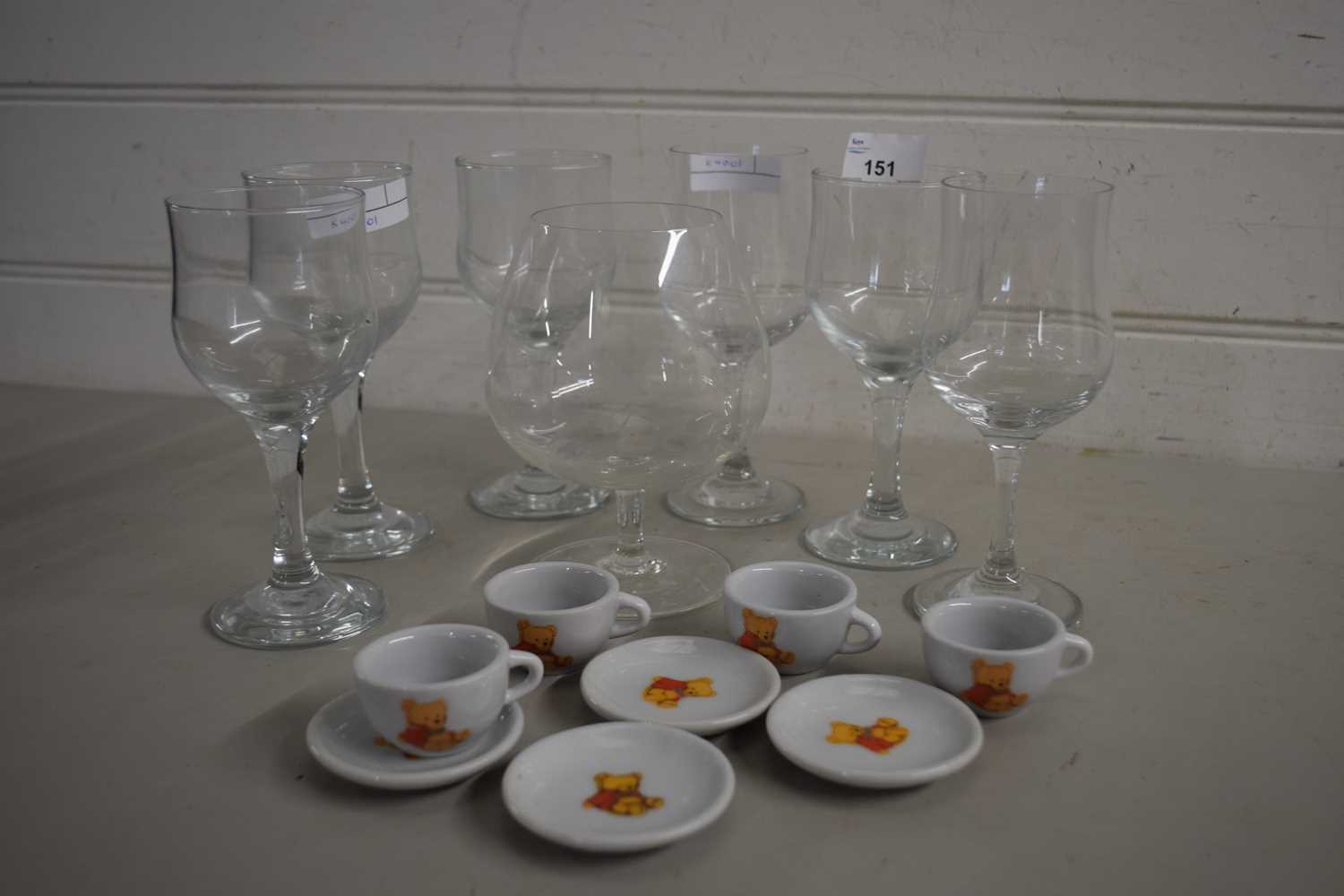 Mixed Lot: Drinking glasses and miniature cups and saucers