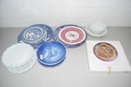 Mixed Lot: Various assorted plates to include Copenhagen Christmas plates