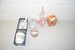 Mixed Lot: Glass owl, glass mushroom, glass swan and other assorted items