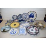 Mixed Lot: Various assorted decorated plates, tea wares etc