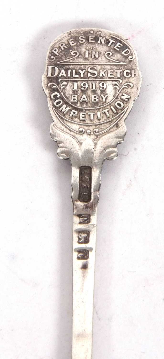 Silver presentation spoon 'Daily Sketch', 1919 baby competition, hallmarked Birmingham 1918 - Image 4 of 4