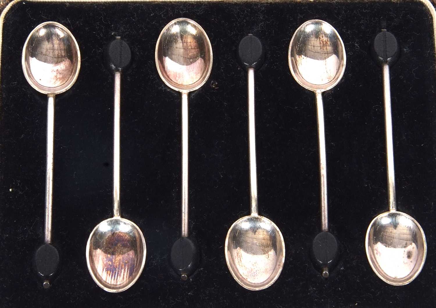 Cased set of six silver plated bean end coffee spoons, circa 1930's - Image 2 of 2