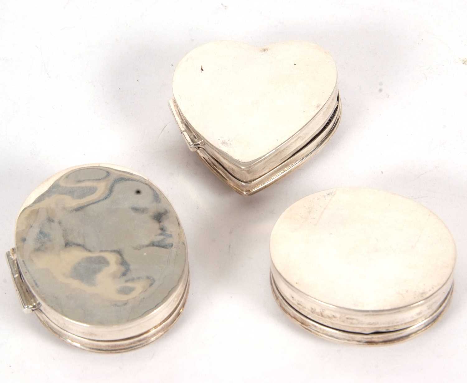 Group of three modern white metal boxes two of oval form and one heart shaped example, each with a - Image 3 of 4