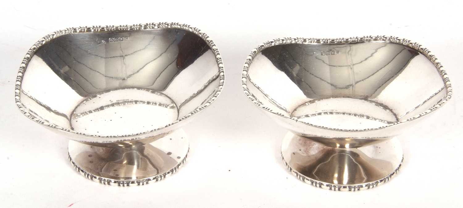 Pair of George V pedestal bon bon dishes of shaped square design with beaded rims and circular bases - Image 2 of 4