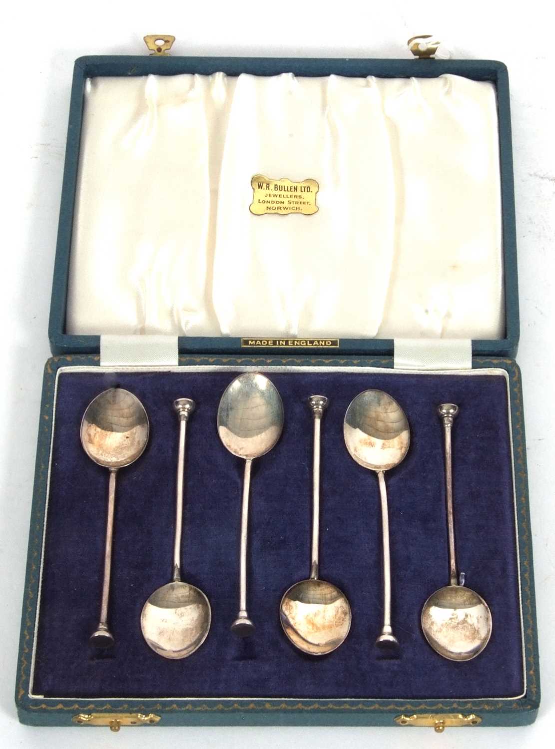 Cased set of six Elizabeth II coffee spoons with harlequin enamel backs to the shell bowls, bos - Image 2 of 4