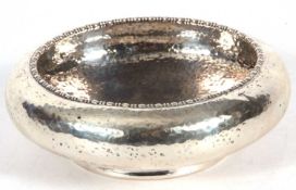 George V hallmarked silver bowl with Arts & Crafts style hammered finish with a beaded rim,