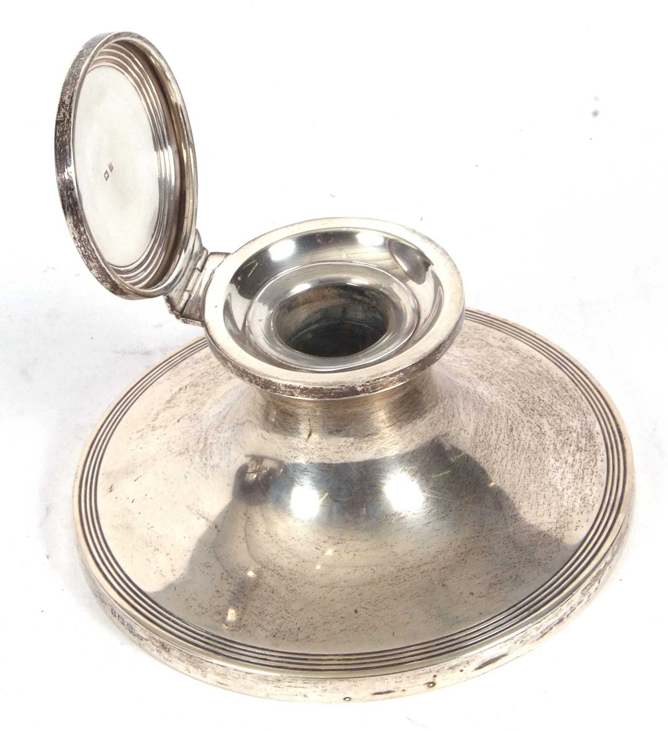 Large George V silver capstan ink well of typical form, having reeded edges, a clear glass liner ( - Image 3 of 4