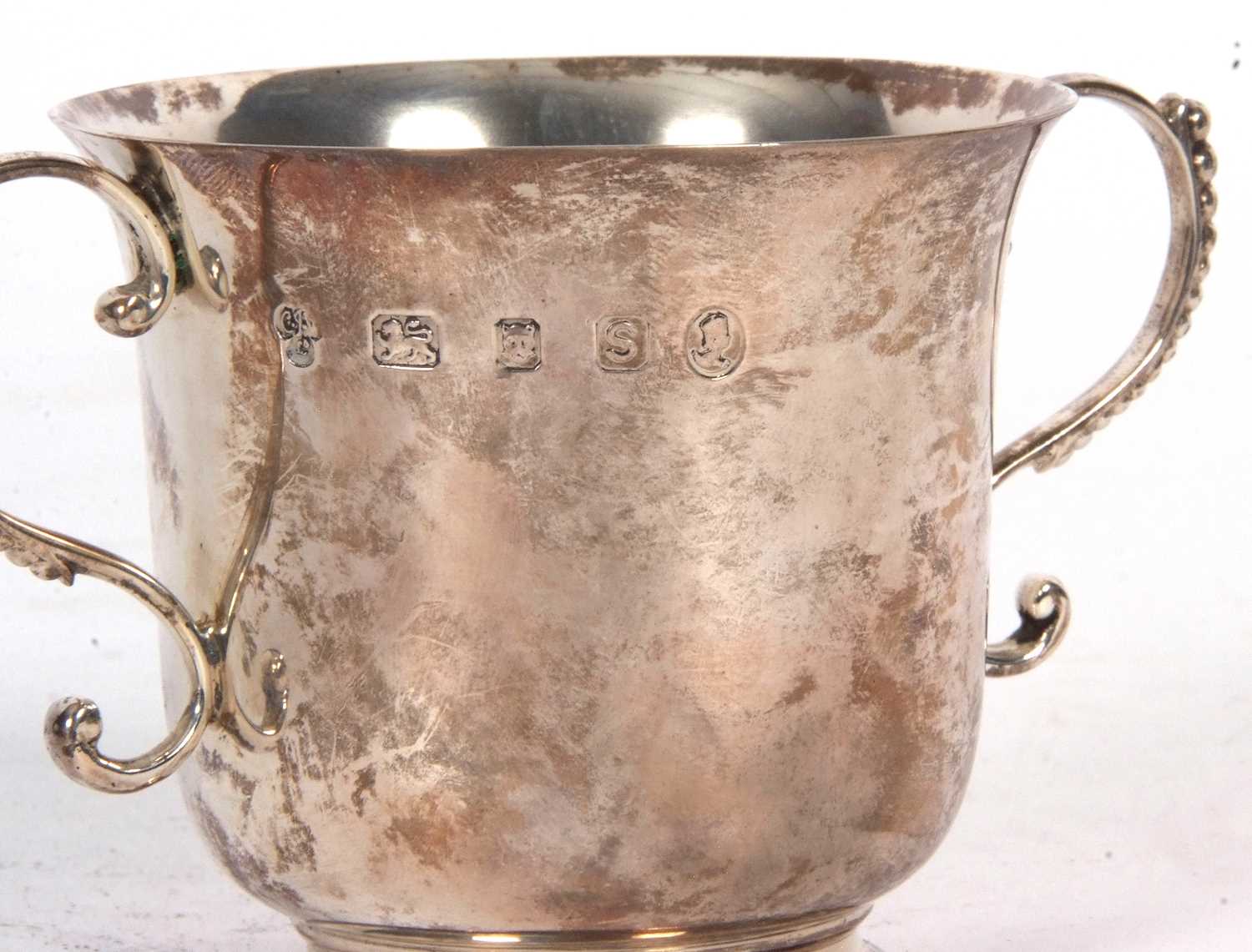 Small Elizabeth 11 porringer of typical form having beaded scrolled handles and engraved with a - Image 4 of 7