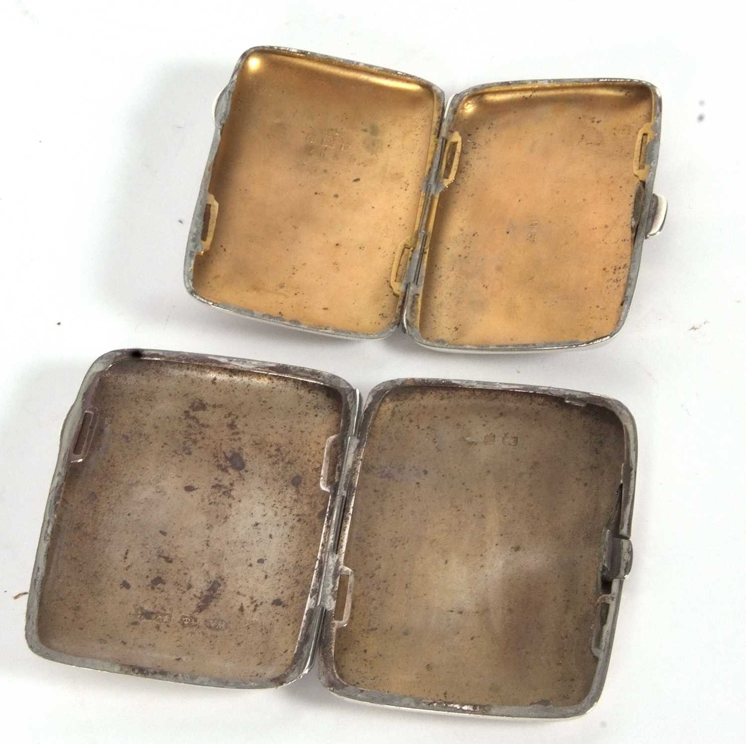 Mixed Lot: Small Edwardian silver cigarette case of curved rectangular form, foliate engraved and - Image 3 of 4