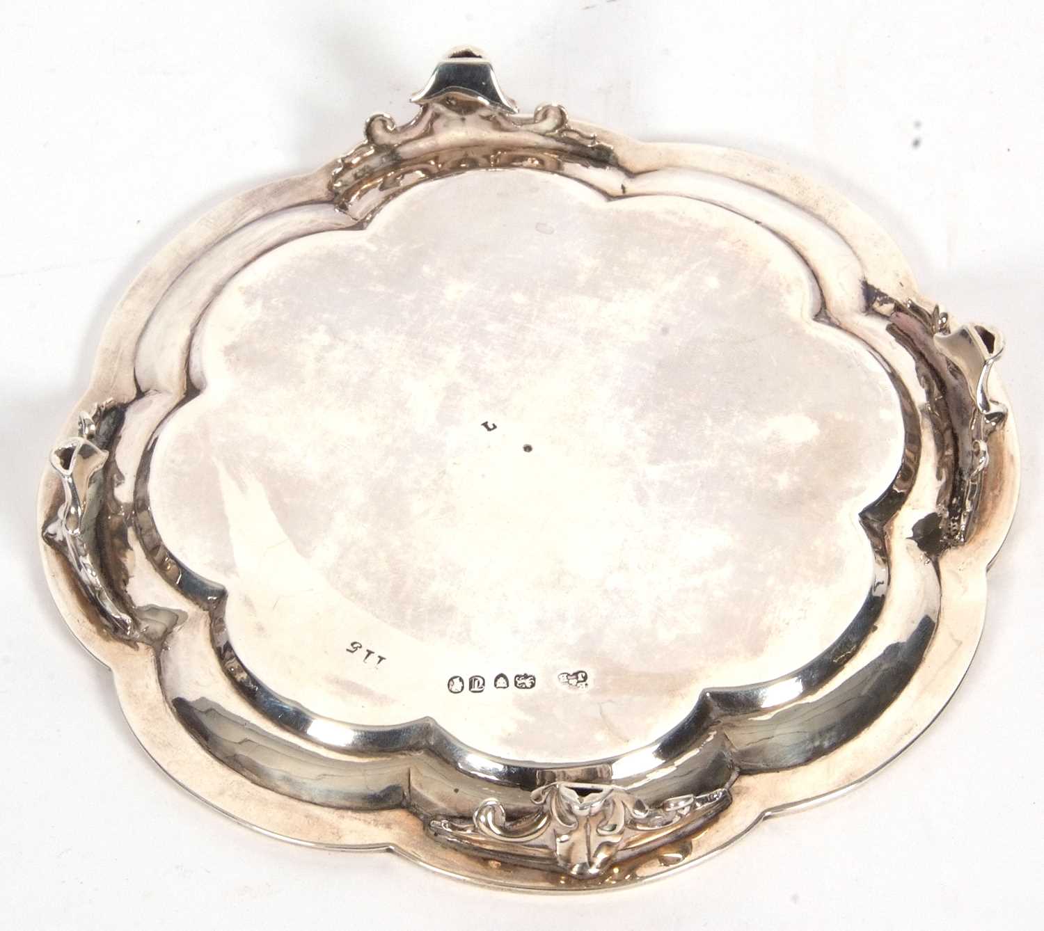 Small Victorian waiter of lobed circular form, the field engraved with floral ovals and bearing a - Image 3 of 5