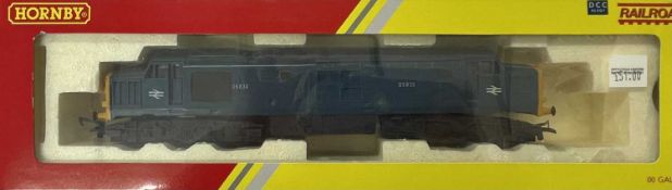 A boxed Hornby 00 gauge locomotive, R2879 BR Class 55 St Paddy 55001