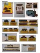 A mixed lot of Triang Railways T/T gauge rolling stock, to include: - T. 32 Island Platform Set in