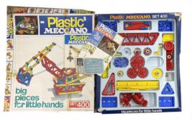 A boxed 1970s plastic Meccano set, Set 400. Unchecked for completeness