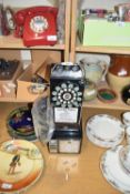 Retro Wild & Wolf telephone