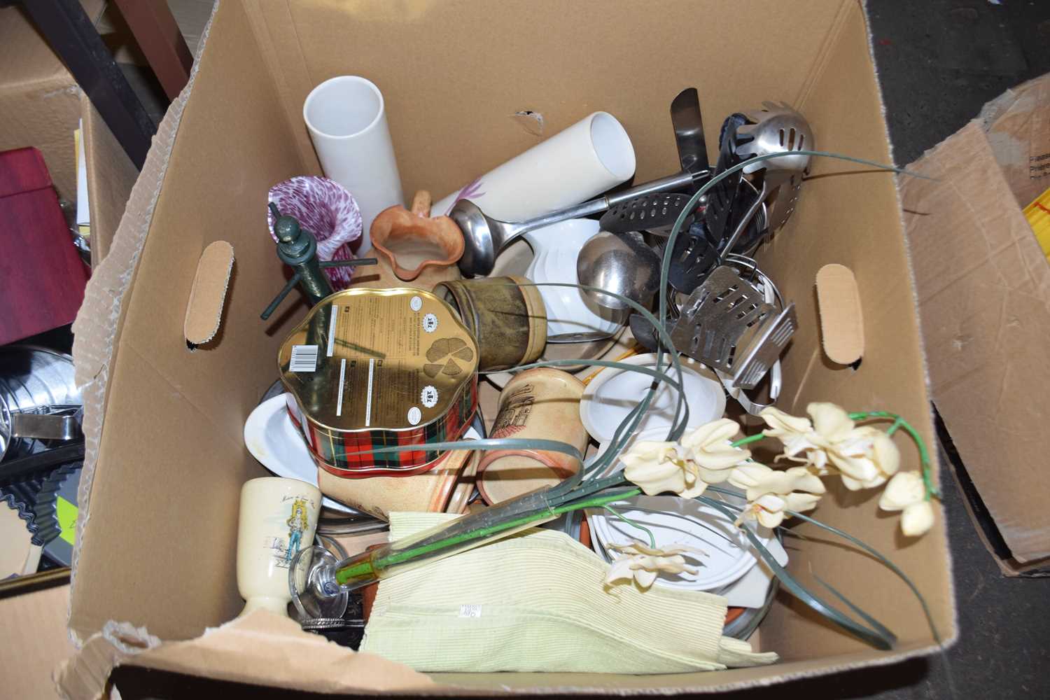 Large box of various assorted kitchen wares