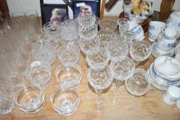 Mixed Lot: Various assorted drinking glasses, sundae glasses etc