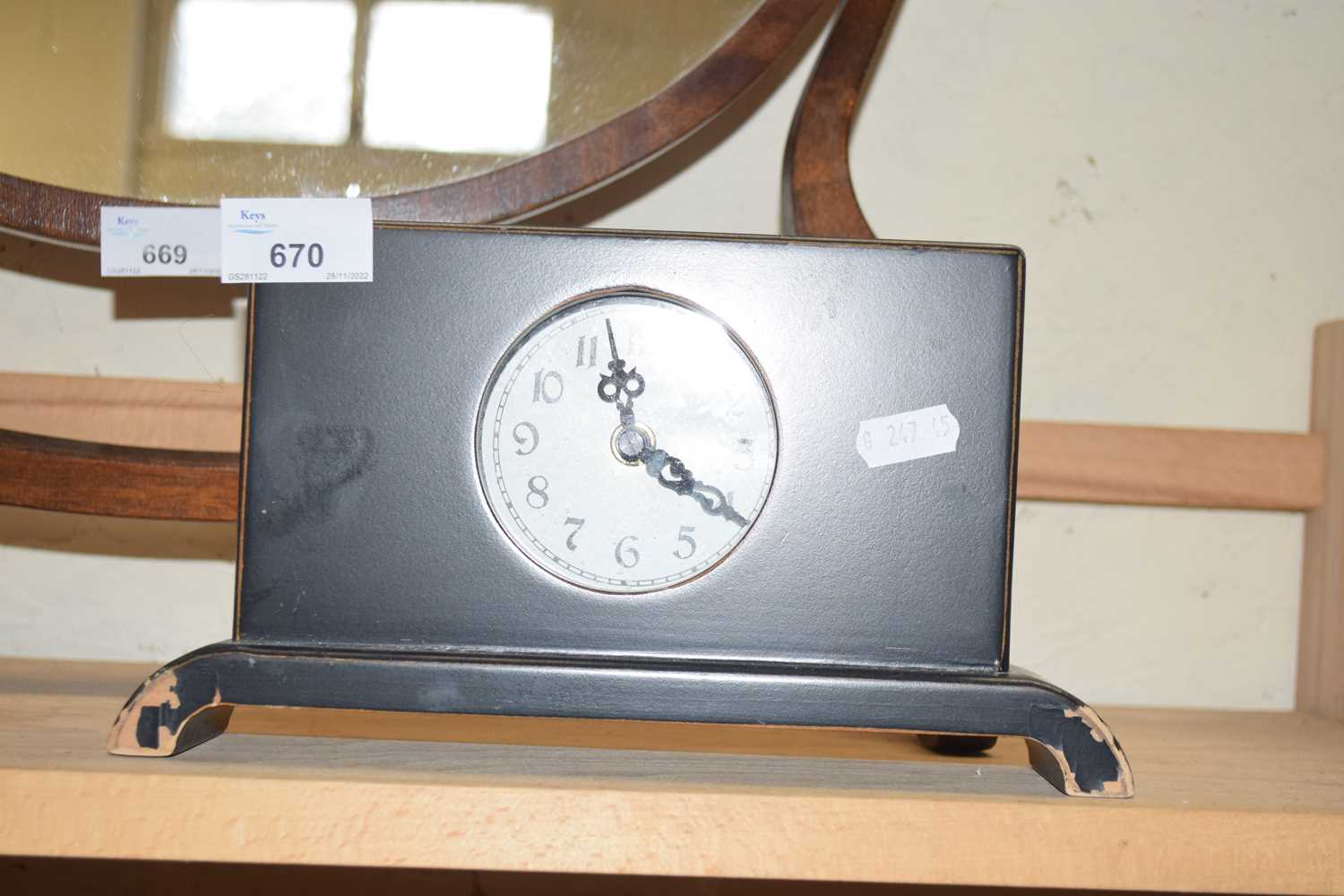 Modern mantel clock