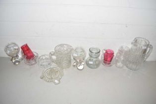 Mixed Lot: Various assorted glass wares to include jugs, vases etc