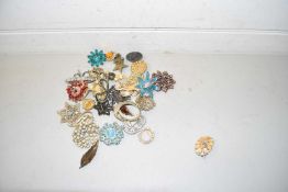 Mixed Lot: Various assorted costume jewellery