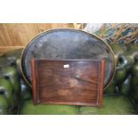 Painted oval metal serving tray together with a further wooden serving tray (2)