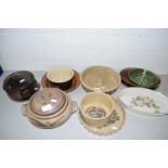 Mixed Lot: Various stone ware, kitchen bowls, serving dishes etc