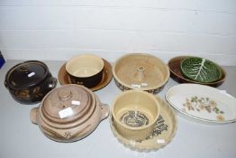 Mixed Lot: Various stone ware, kitchen bowls, serving dishes etc