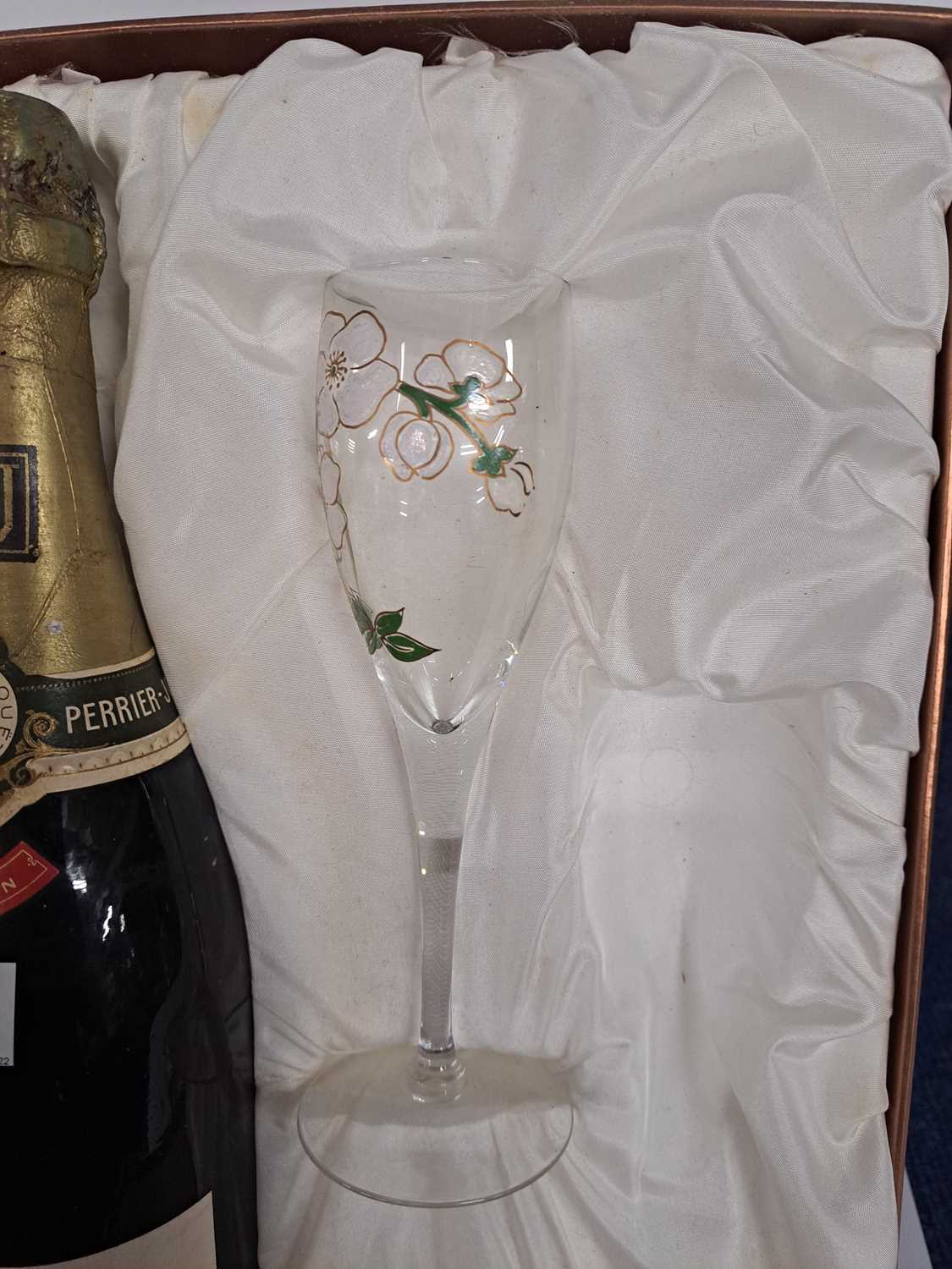 1 Bt NV Perrier Jouet Champagne with 2 champagne flutes in original gift boxQty: 1 - Image 3 of 4