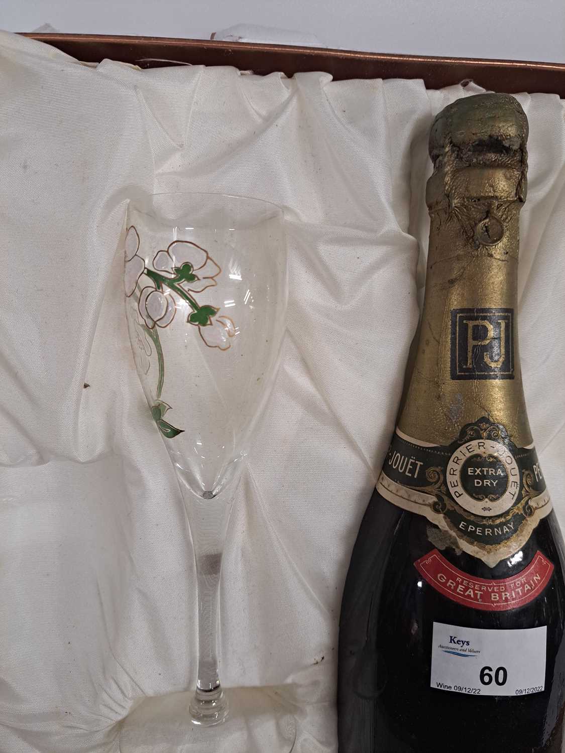 1 Bt NV Perrier Jouet Champagne with 2 champagne flutes in original gift boxQty: 1 - Image 4 of 4