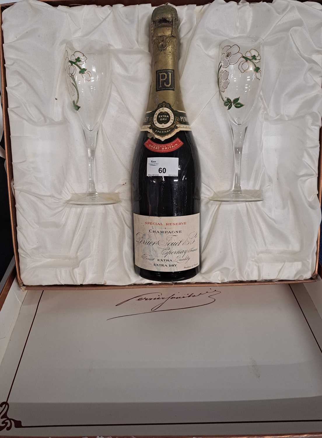 1 Bt NV Perrier Jouet Champagne with 2 champagne flutes in original gift boxQty: 1