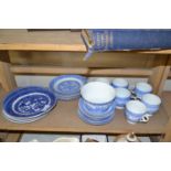 Quantity of Willow Pattern tea wares