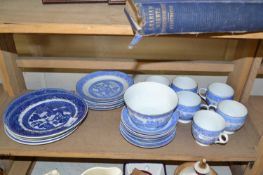 Quantity of Willow Pattern tea wares