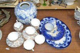 A quantity of Royal Vale tea wares and a modern Chinese blue and white jar, a blue and white meat