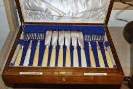 Goldsmiths & Silversmiths Company Ltd case of silver plated fish cutlery