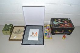 Mixed Lot: Laquered jewellery box and other items