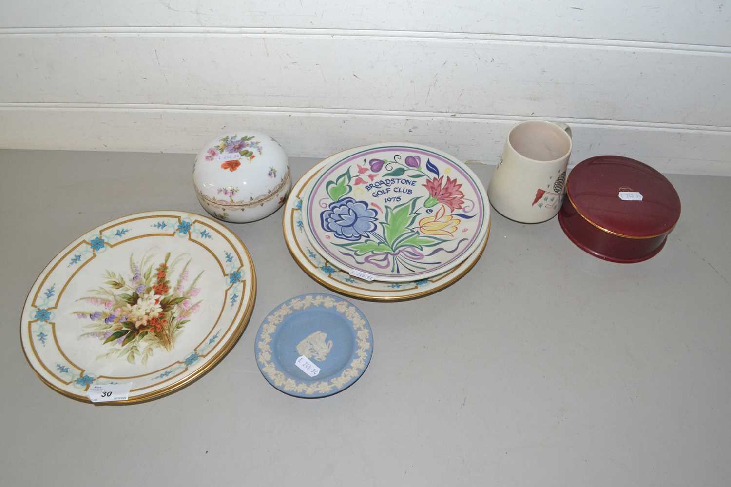 Mixed Lot: Worcester plates, Poole Pottery plate and other assorted ceramics