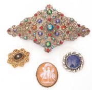 Mixed lot to include an oval cameo brooch depicting The Three Graces, a white metal and lapis lazuli