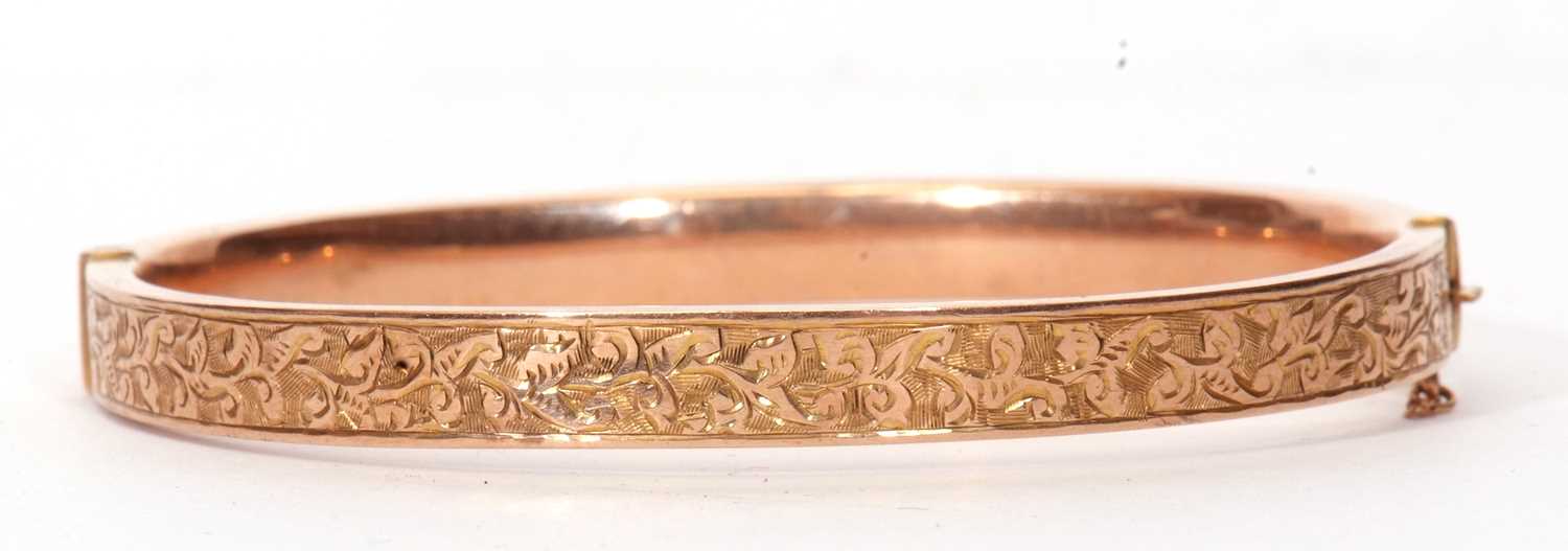 9ct gold hinged bracelet, the top section engraved and chased with a floral design, hallmarked - Image 2 of 5