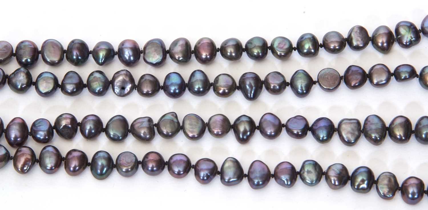 Modern single row of fresh water cultured grey pearls of irregular shape, 46cm long - Image 2 of 2