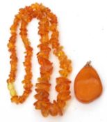 Modern amber pendant and a amber fragment necklace, g/w 38.5 gms