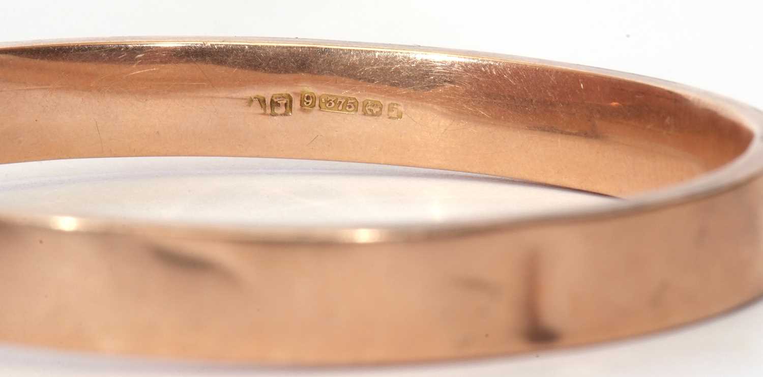 9ct hinged bracelet, the top section chased and engraved with a foliate design, hallmarked for - Image 4 of 5