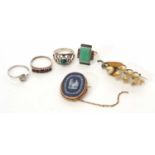 Mixed lot to include a Wedgwood brooch, three white metal rings and one metal example together