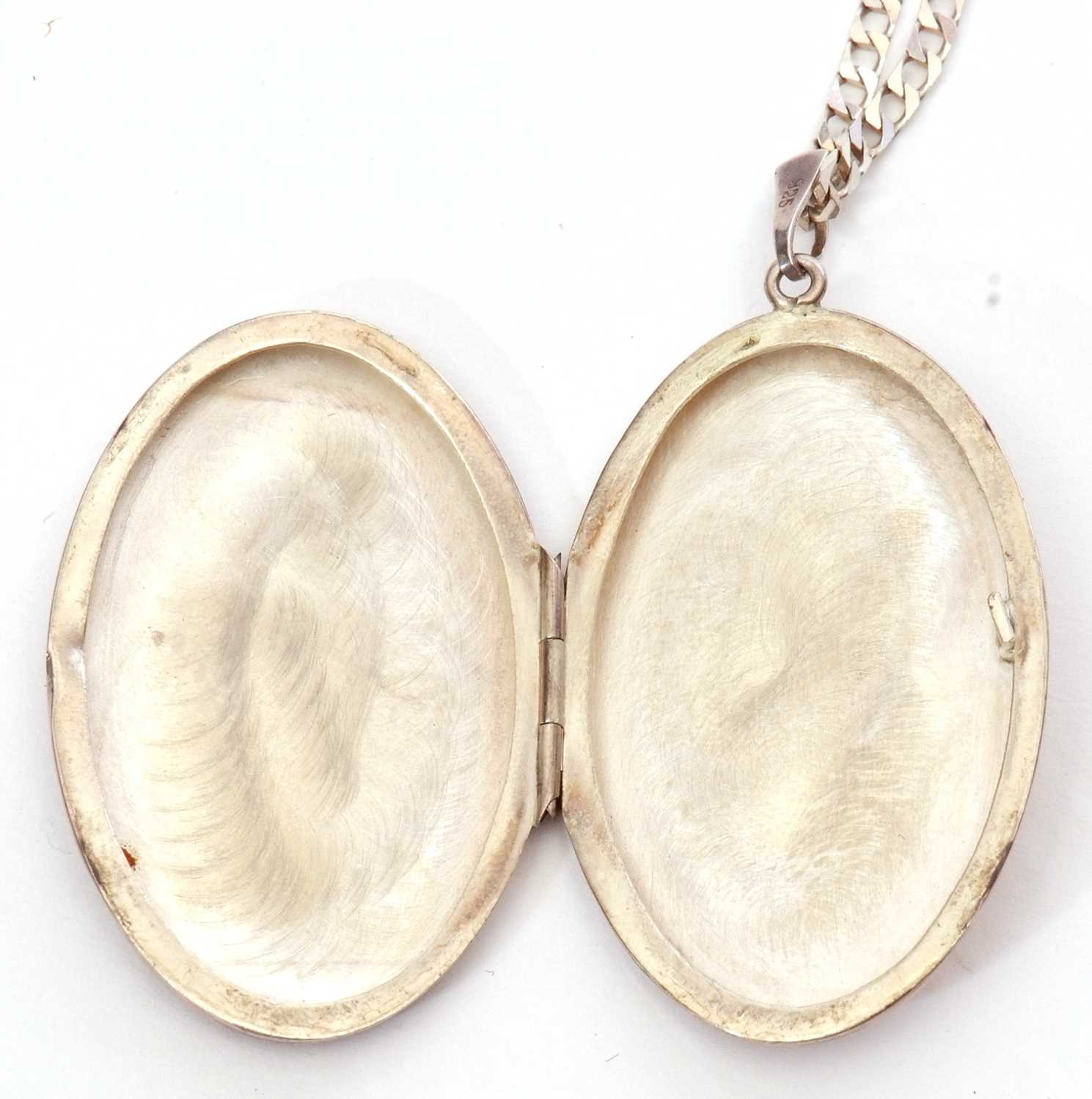 White metal oval locket, part chased and engraved with scrolls suspended from a 925 stamped chain - Image 6 of 6