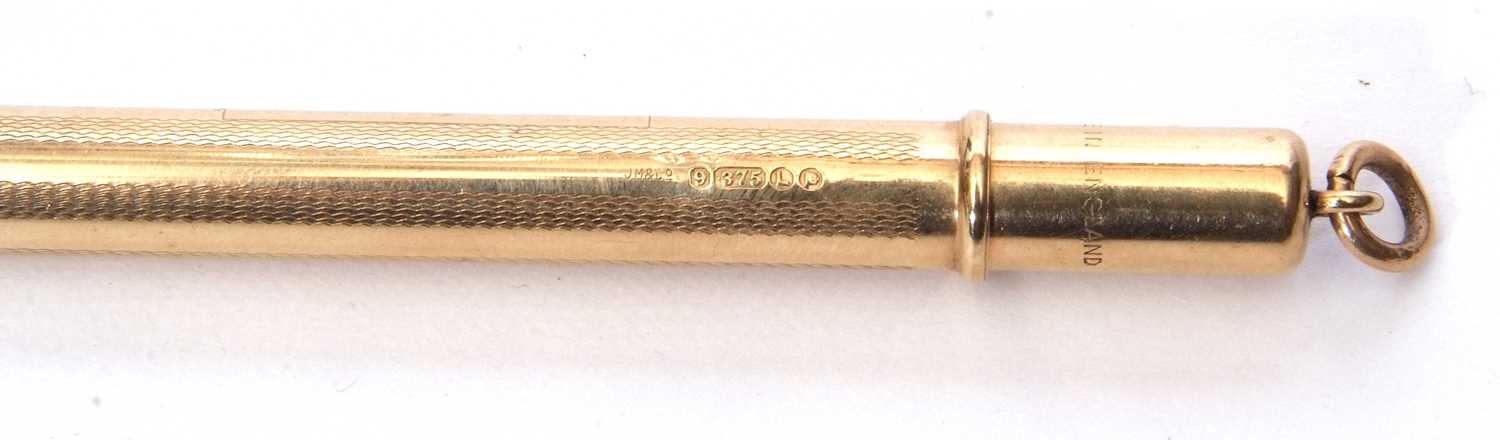 Vintage 9ct gold mechanical hallmarked pencil, the barrel engraved with a wavey line design and - Image 2 of 4