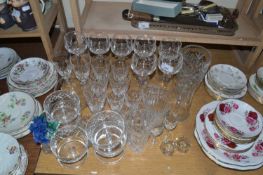 Mixed Lot: Various modern clear drinking glasses