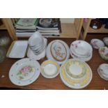 Mixed Lot: Various dinner wares, kitchen wares etc