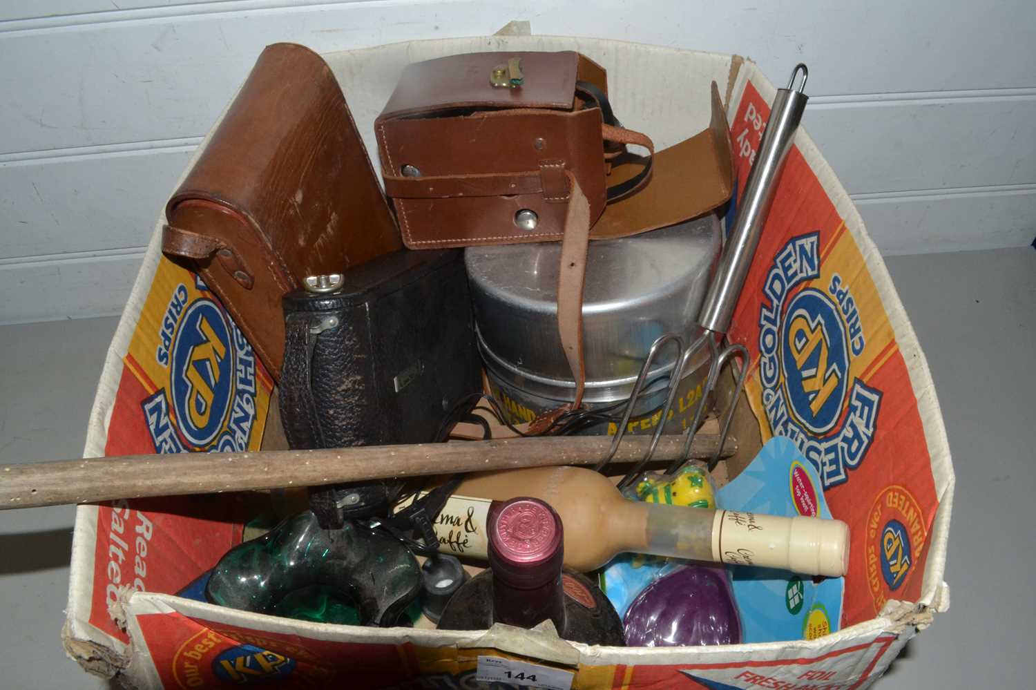One box of various assorted house clearance sundries