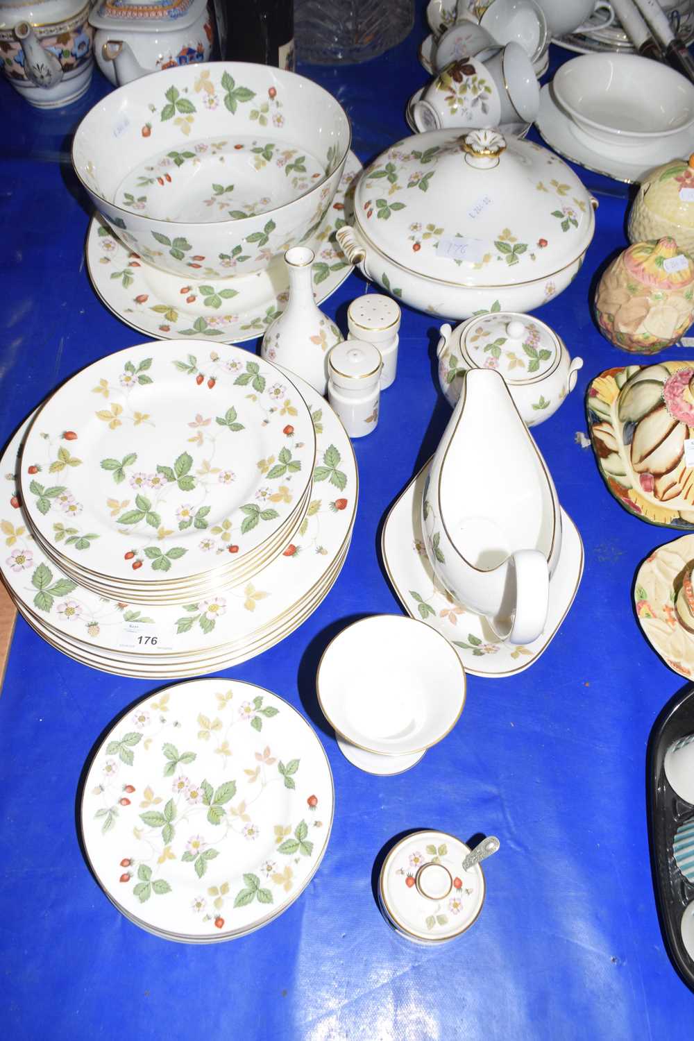 A quantity of Wedgwood Wild Strawberry pattern table wares
